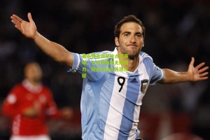 搜狐体育：崔永熙高效助攻点燃赛场，七分钟展现无限潜力，将全力以赴兑现天赋