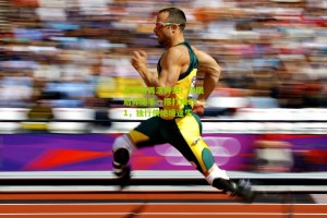 搜狐体育官方：东契奇再演神迹！极限后仰随手一撂打成2+1，独行侠绝境逢生